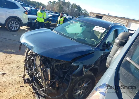 2015 Nissan Rogue Sl z USA, uszkodzony, nr VIN 5N1AT2MV9FC900864